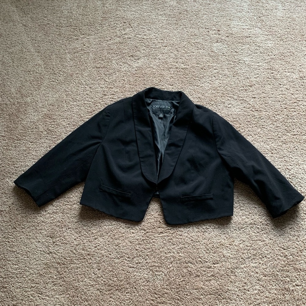 Forever 21+ cropped black blazer